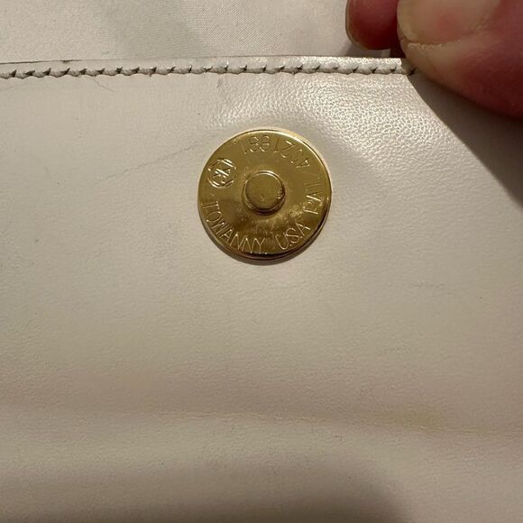 Gucci Cream Crossbody Mini Bag with Flap Closure - Picture 8 of 13